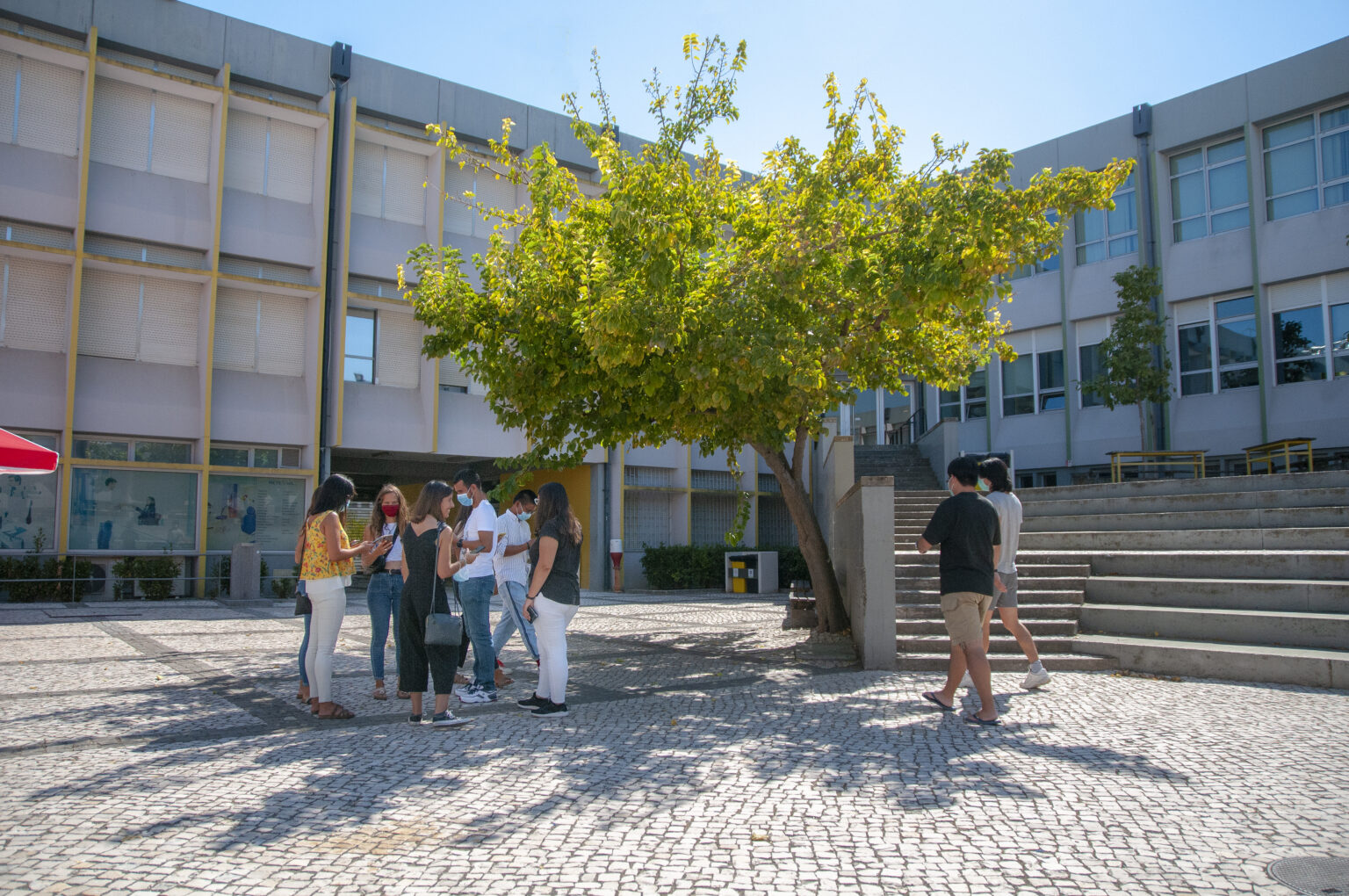 SmartLife Summer School 2020, SmartLife – Smart Sensing and Systems for Everyday Life”  took place at Iscte and  Instituto de Telecomunicações-IUL. from the 27th of july till the 30th of october 2020.
Developing a sports app using react native and smartphone sensors, by João Monge.
https://ieee-imspt.org/2020/07/27/summer-school-2020-smart-life/
Fotografia de Hugo Alexandre Cruz.