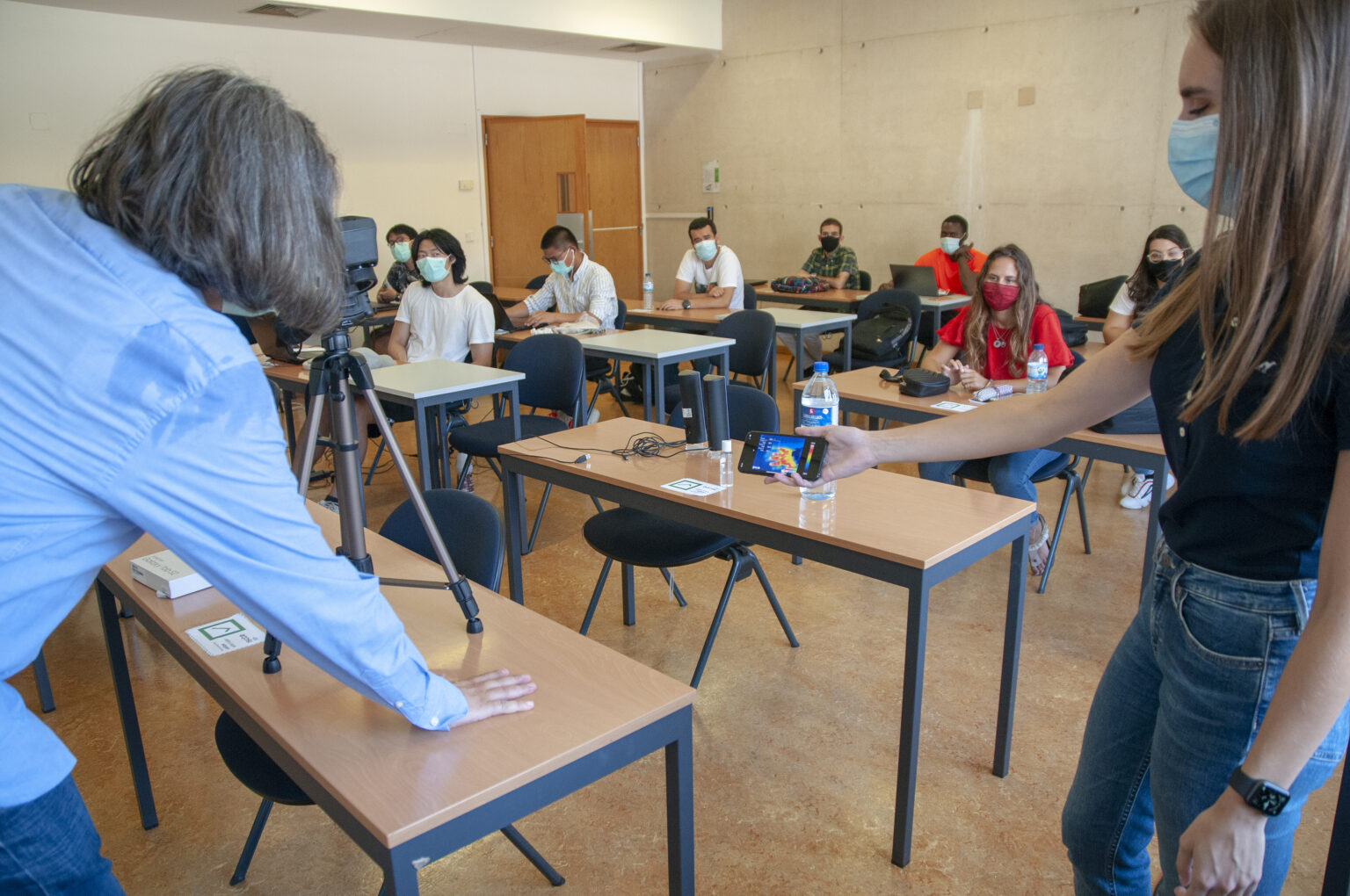 SmartLife Summer School 2020, SmartLife – Smart Sensing and Systems for Everyday Life”  took place at Iscte and  Instituto de Telecomunicações-IUL. from the 27th of july till the 30th of october 2020.ThermographyTests and Stress PhysiologyOctavian Postolache,VítorViegas, Filipa Prudêncio, Mariana Jacob Rodrigues.Fotografia de Hugo Alexandre Cruz.